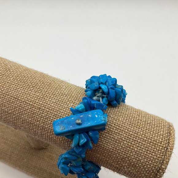 New Artisan Howlite Turquoise Tone Chip Stone Beaded Bracelet Toggle Handcrafted - Picture 4 of 13